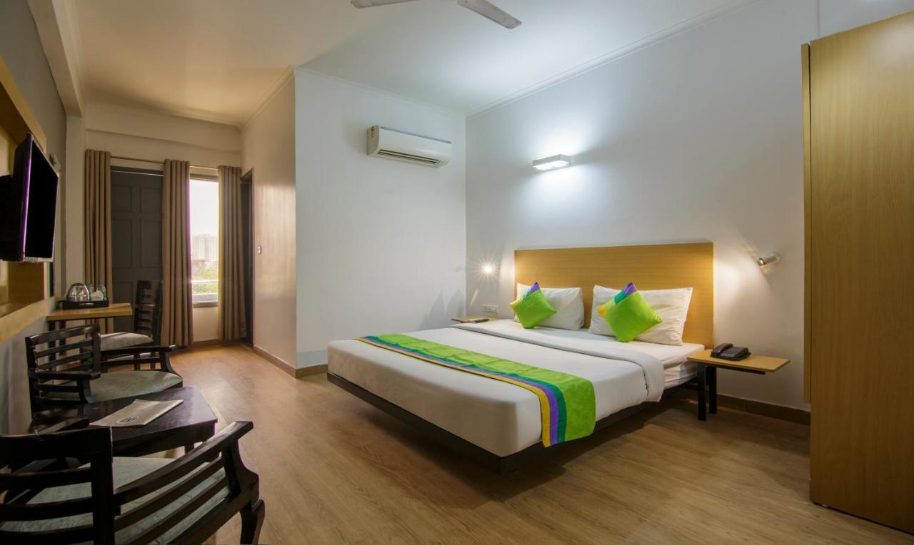 Treebo Noida Express Hotel Exterior photo