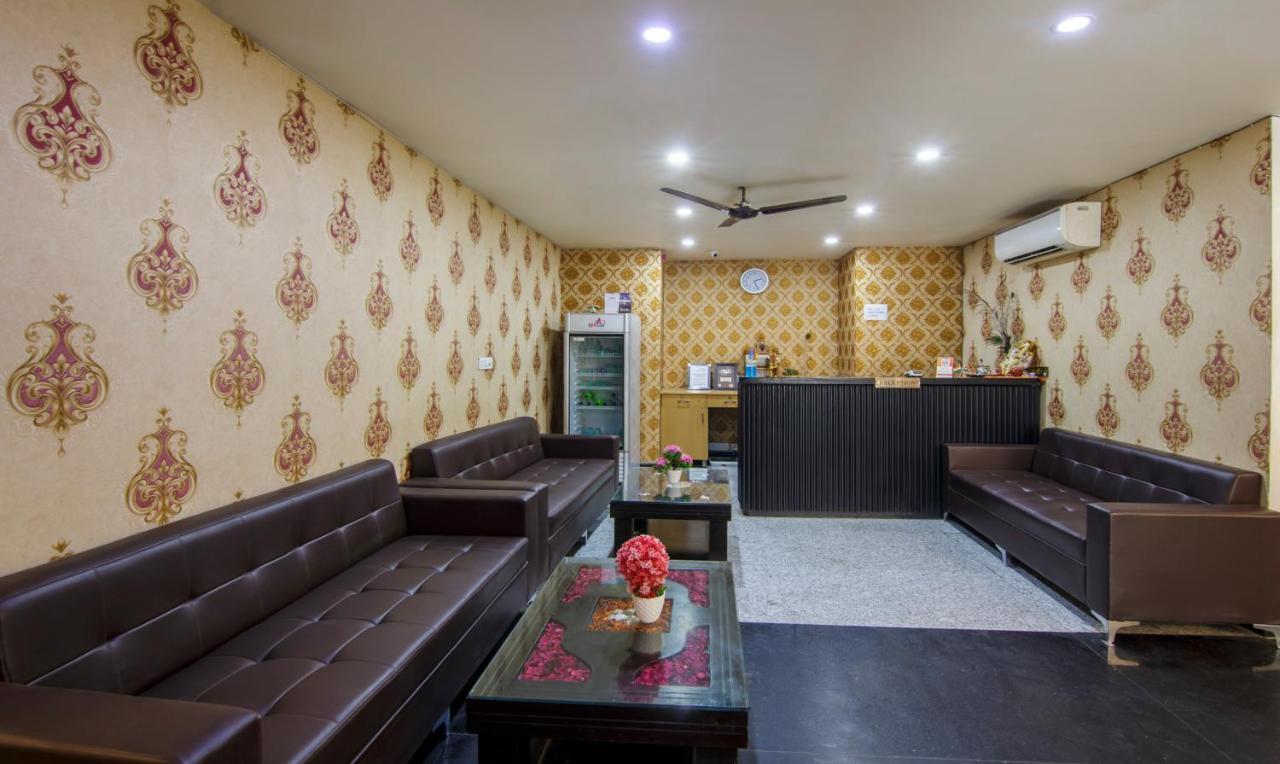 Treebo Noida Express Hotel Exterior photo