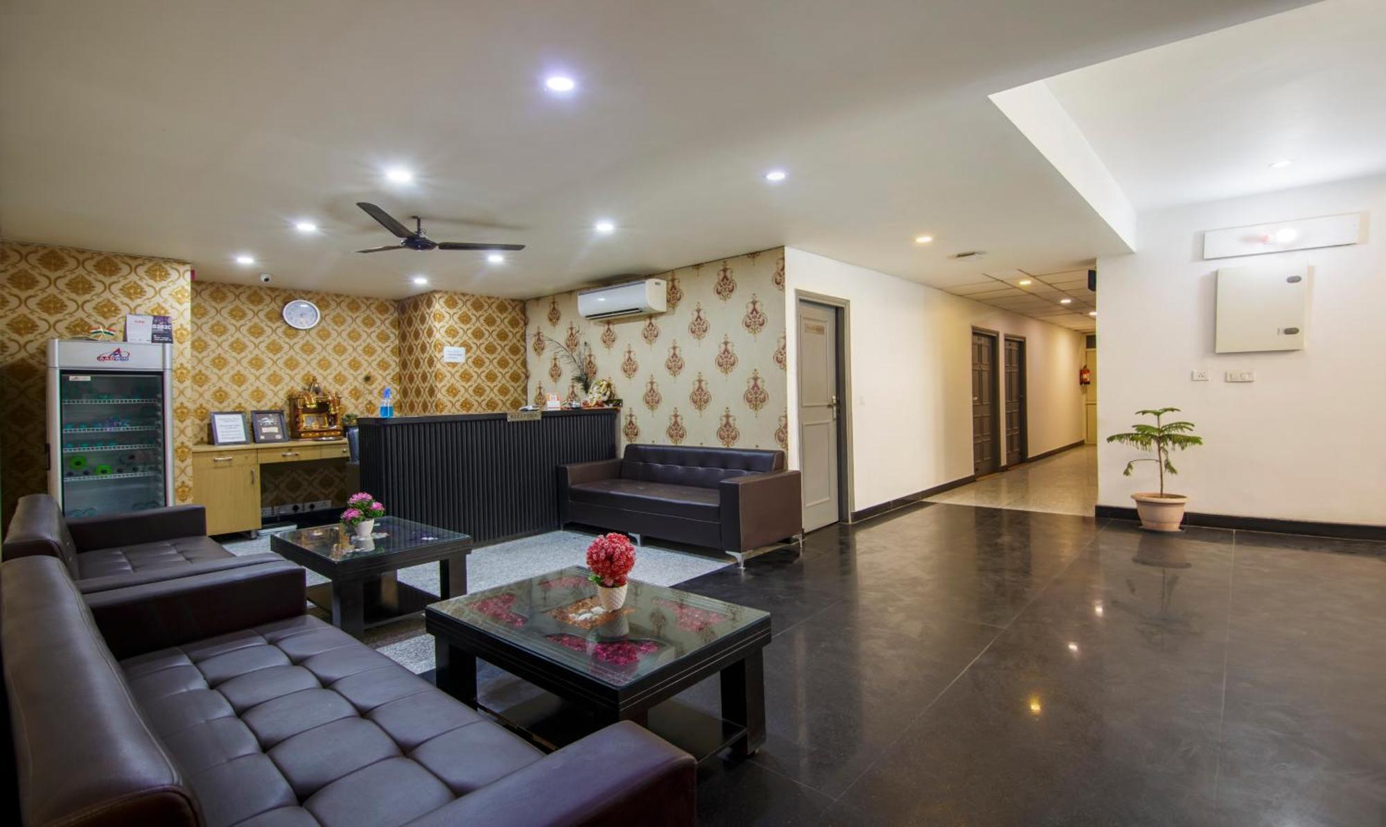 Treebo Noida Express Hotel Exterior photo