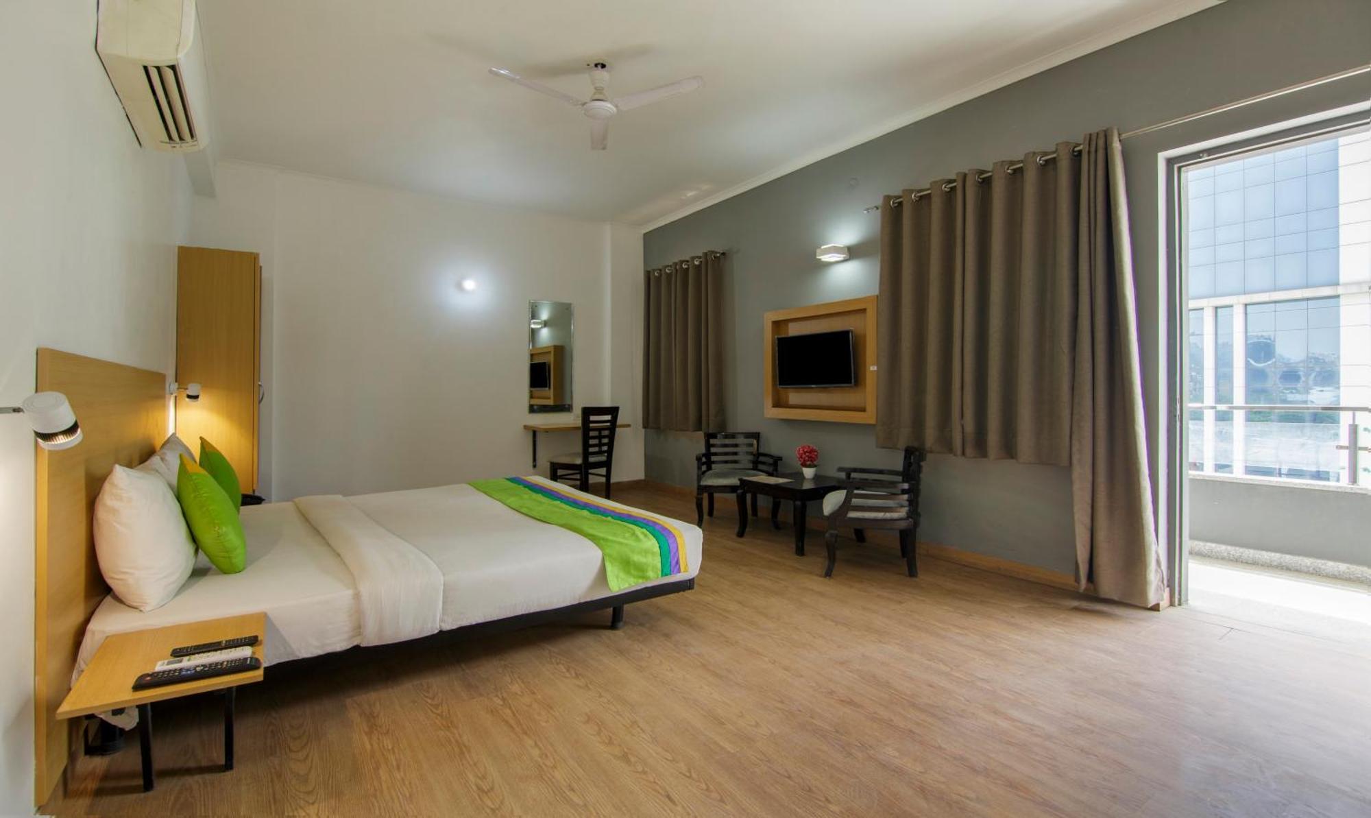 Treebo Noida Express Hotel Exterior photo